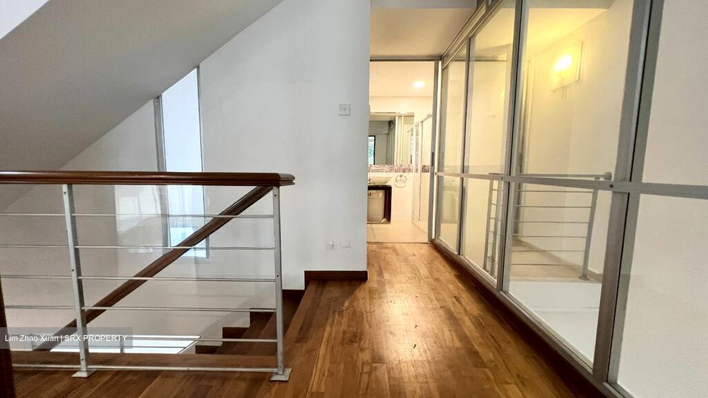 Sixth Avenue (D10), Terrace #524114281